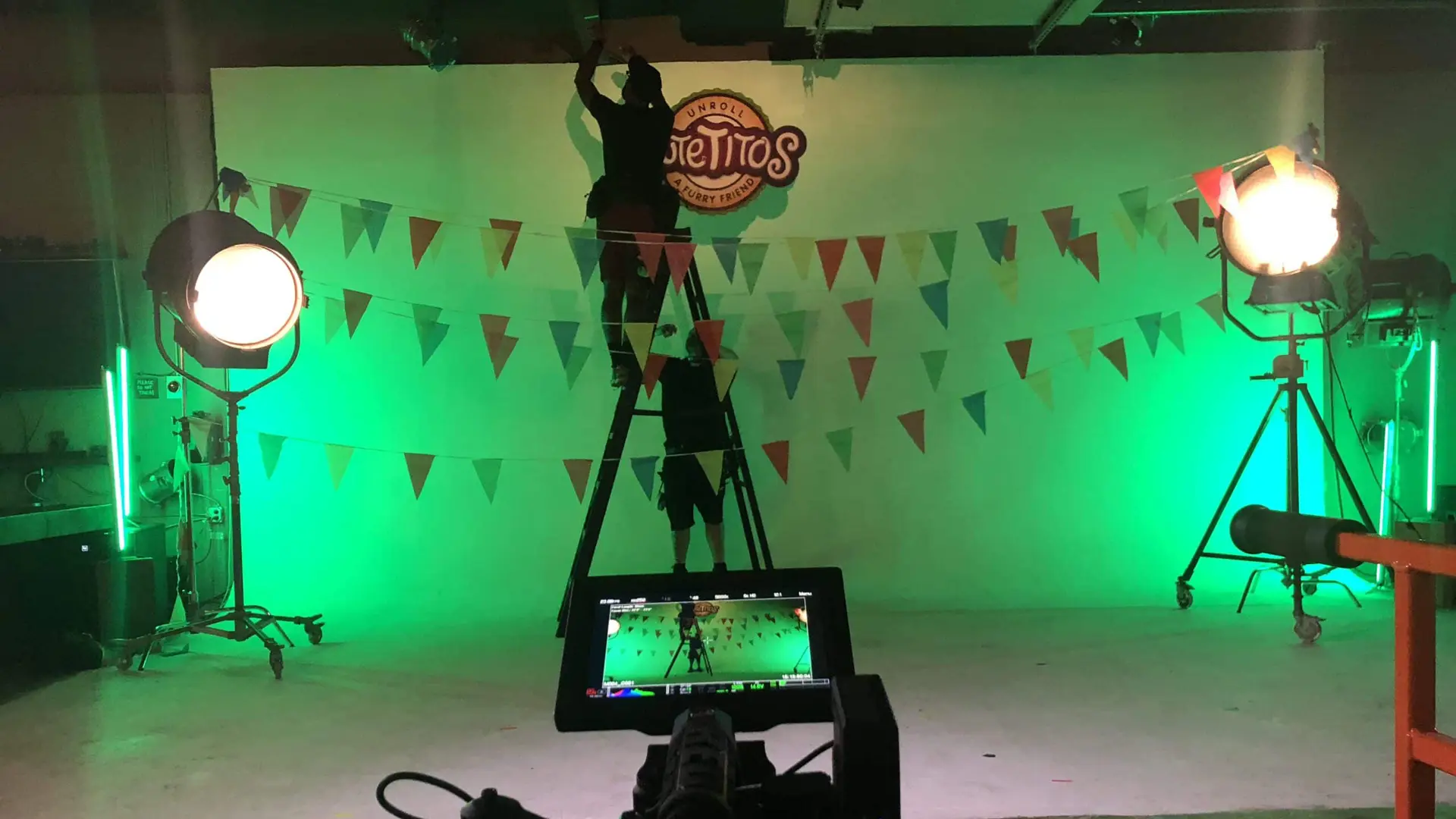 Basic Fun 435 Crew member setting up set for Cutetitos