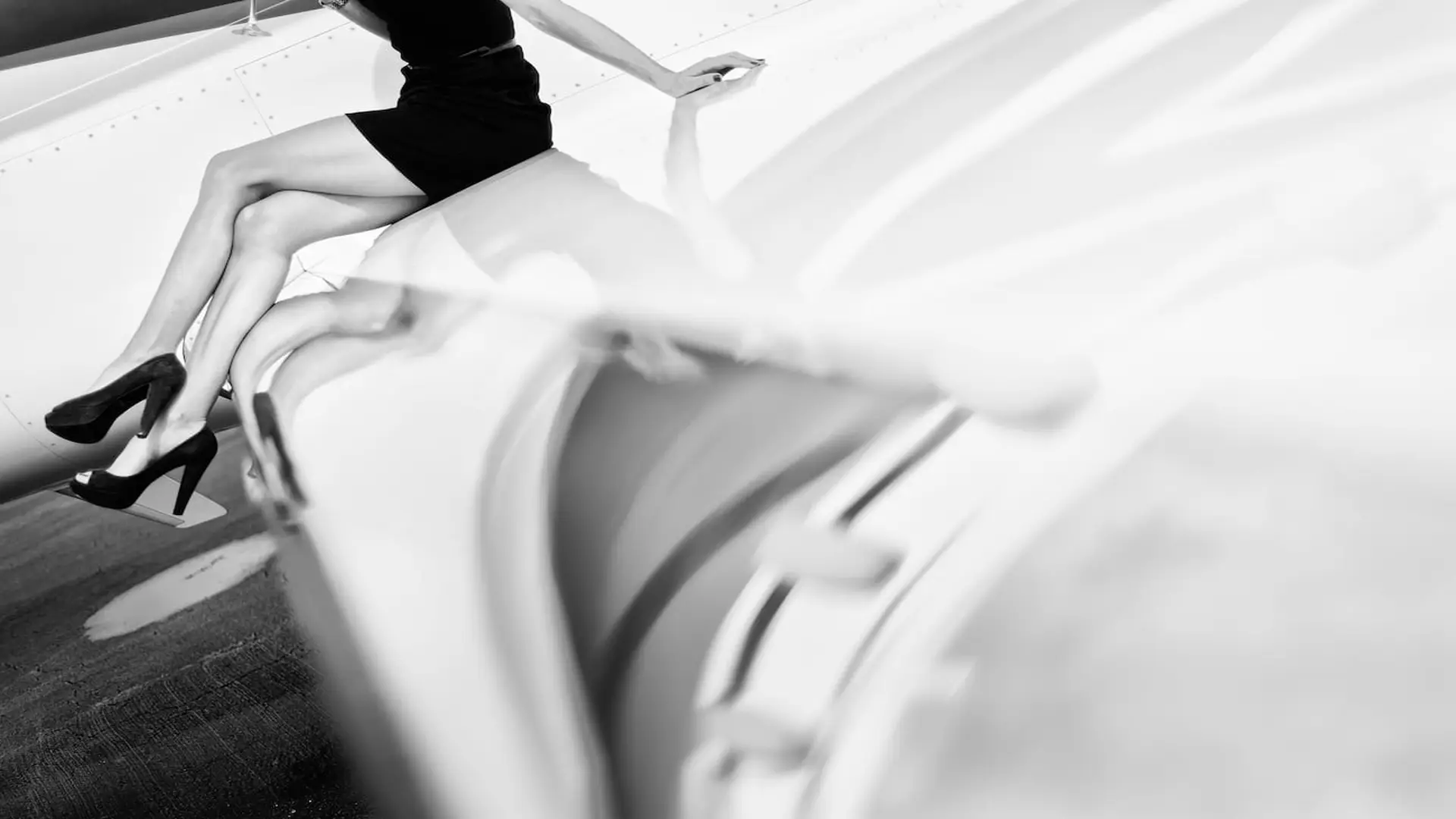 post-facebook-story-ads-social-media-marketing5 Black and white on woman sitting on a Jetplane wing