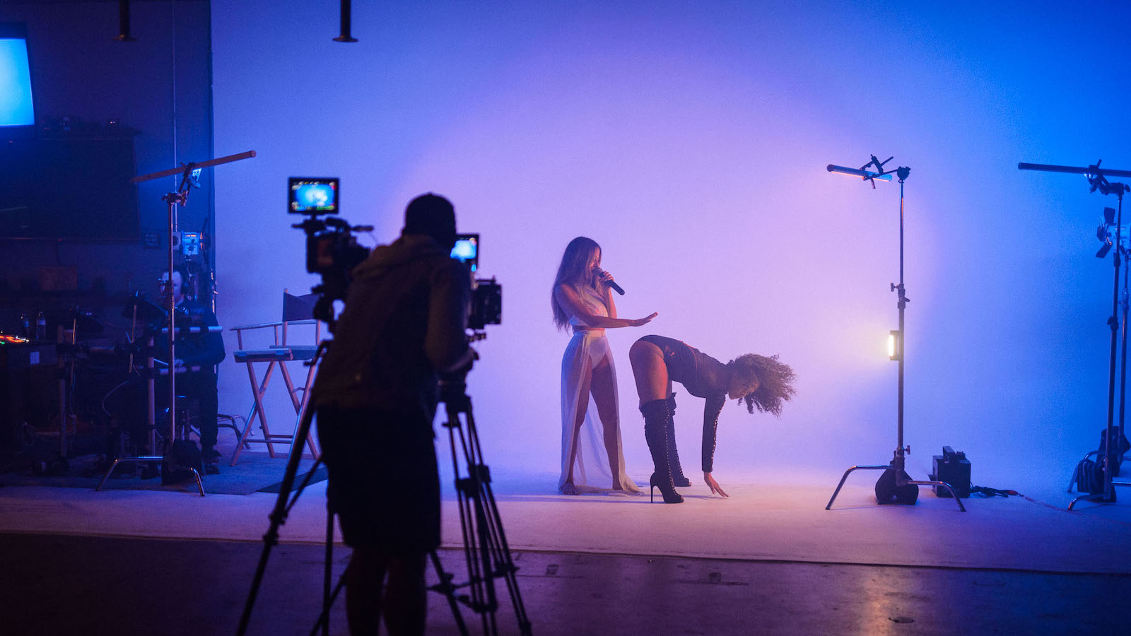 Sabela Videographer filming two woman in a studio doing an act