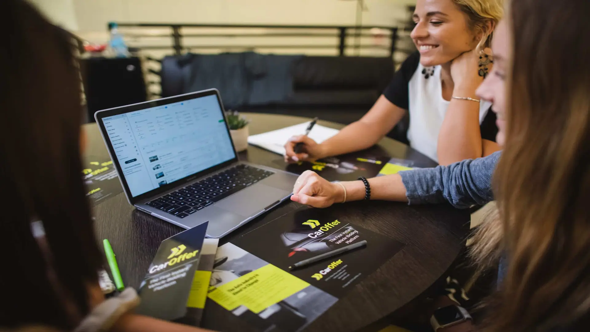 cis-post-guide-to-video-production-agency Man and woman sitting by a table looking at a laptop