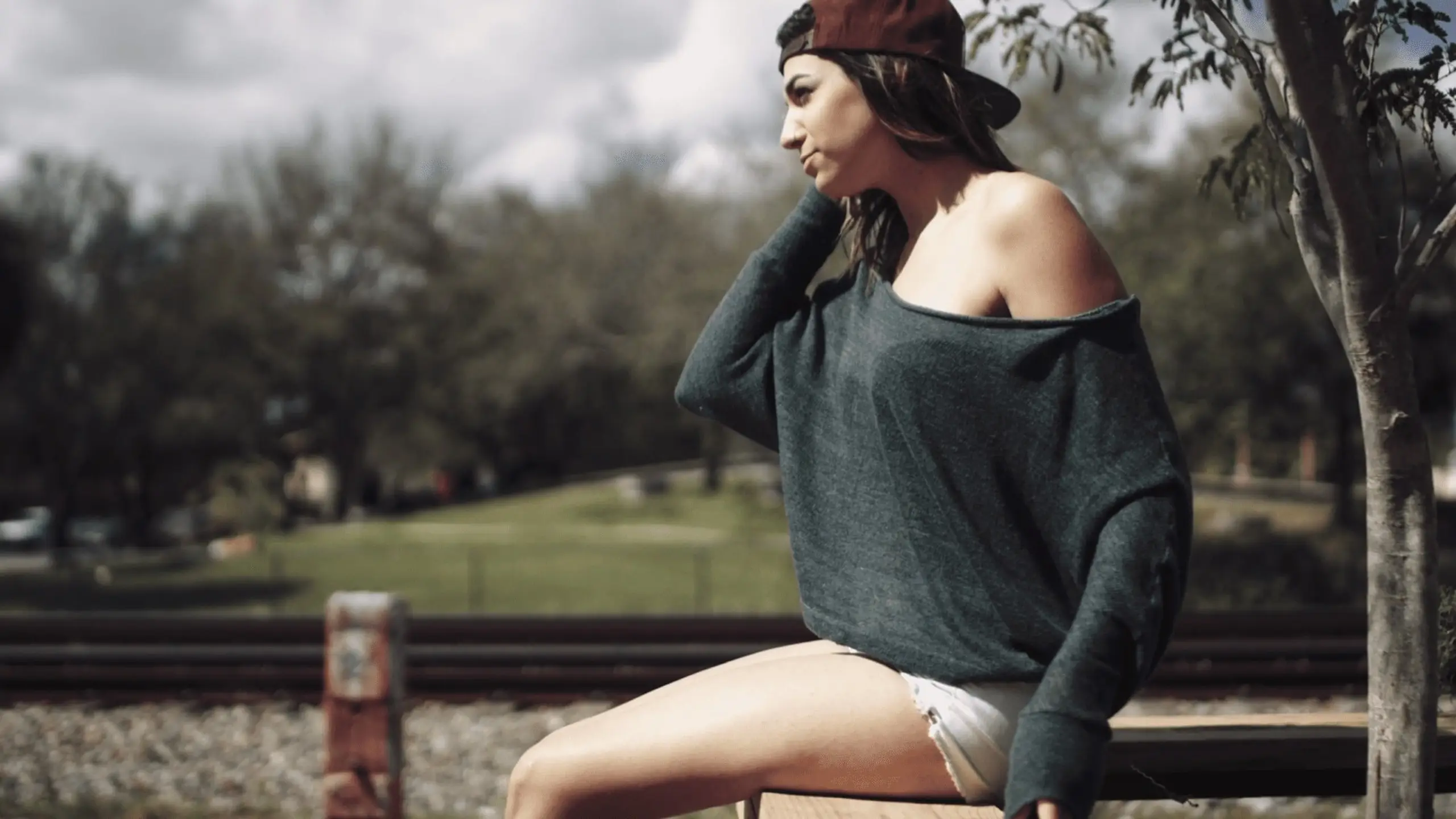 cis-post-fyre-festival-marketing5 Side profile of woman sitting on a bench wearing a brown cap