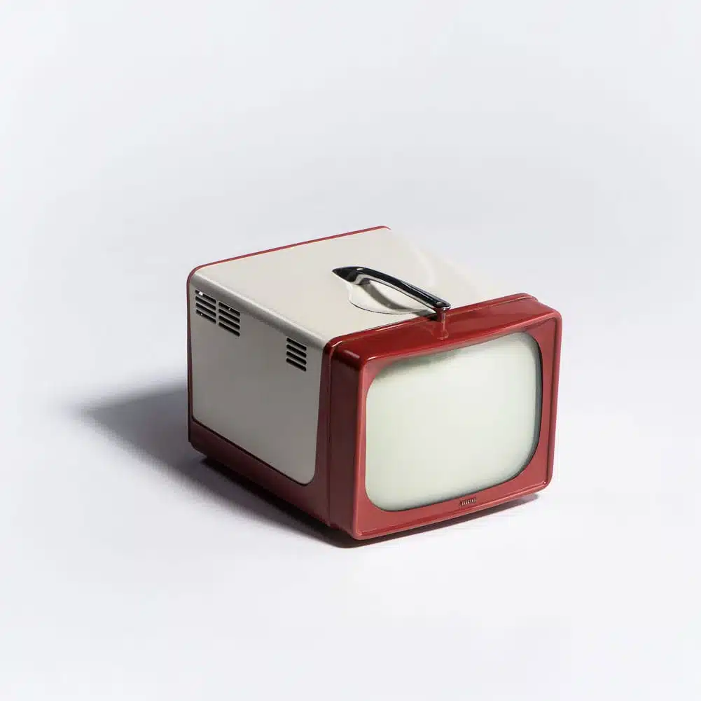Heart Piece Plus 15 Old red and white TV on display