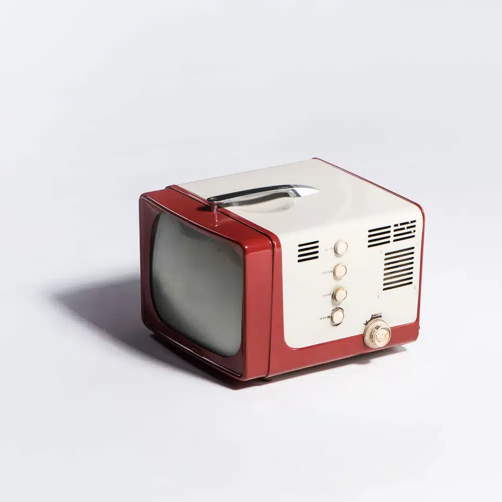 Heart Piece Plus 17 Old red and white TV on display