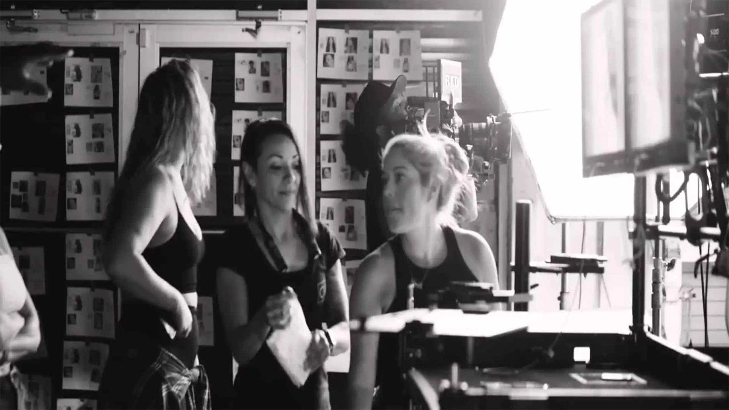 KISS 38 Black and white of crew