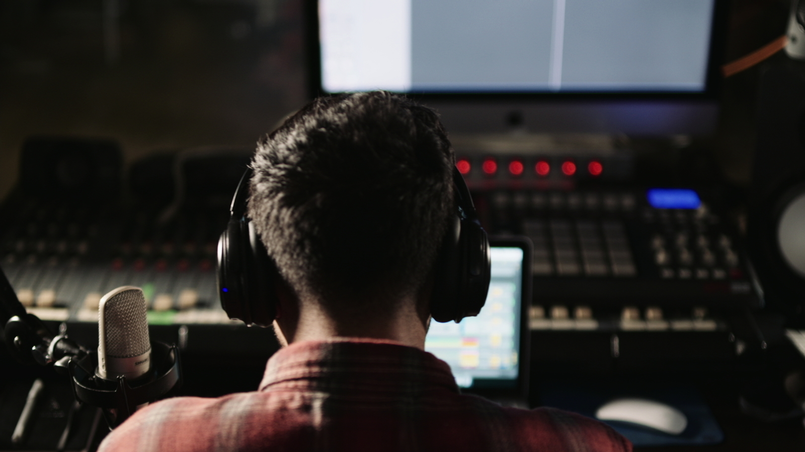 Creating Immersive Audio Experiences: Best Practices in Surround Sound Mixing for Feature Films