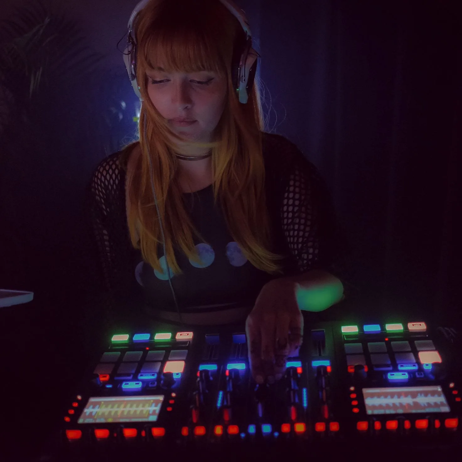 Sound Design in Feature Films: Creating Immersive Audio Experiences 1 Sound Design in Feature Films: Creating Immersive Audio Experiences