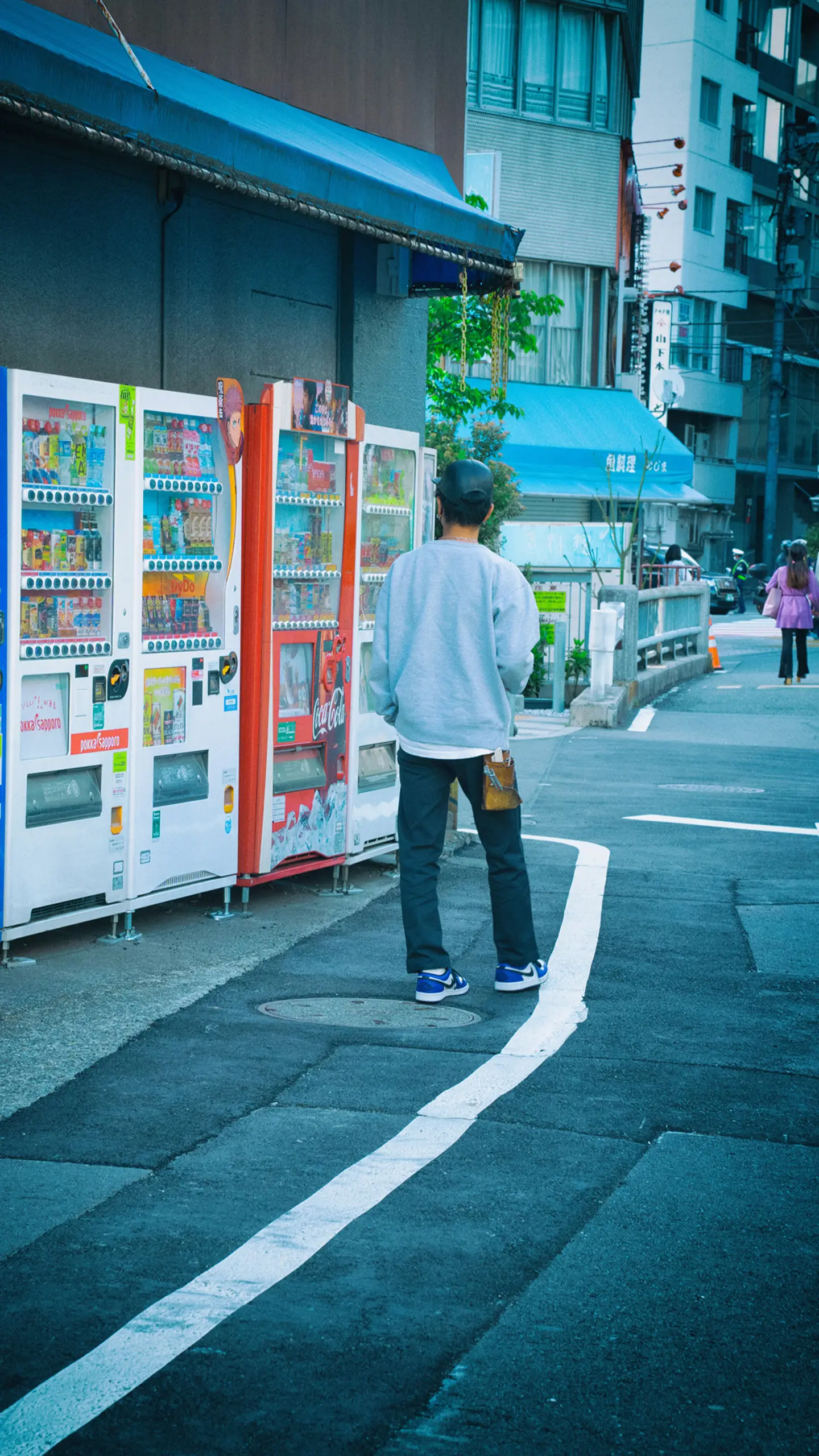 ayumi kubo 0rE1WvPjNmE unsplash Harnessing AI to Analyze Consumer Behavior and Optimize Campaigns 8