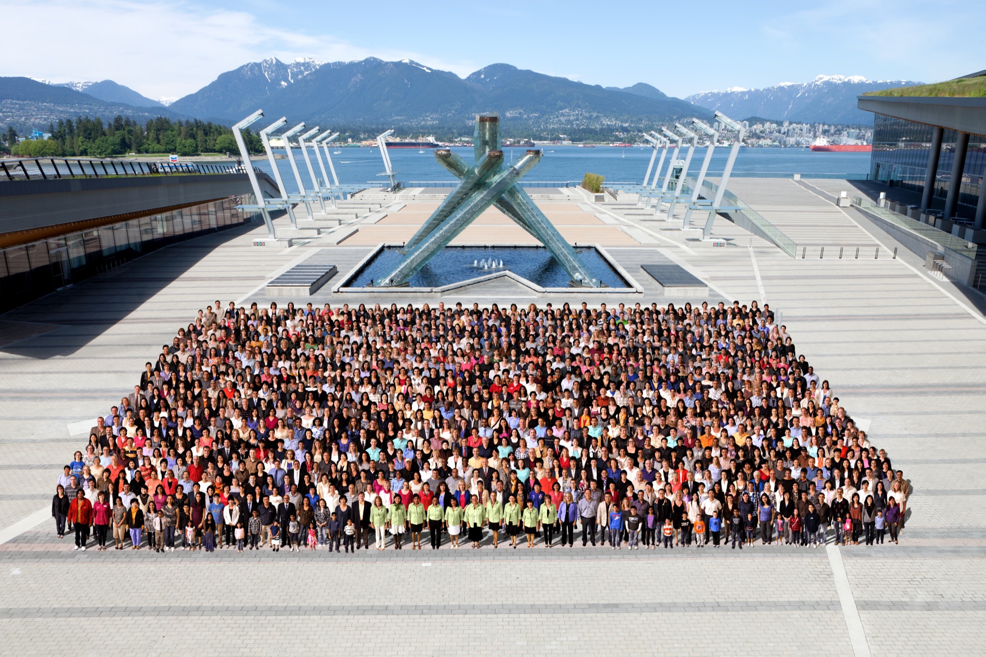 Kumon 2 Composite group photo of 2000 Kumon employees created from individual headshots
