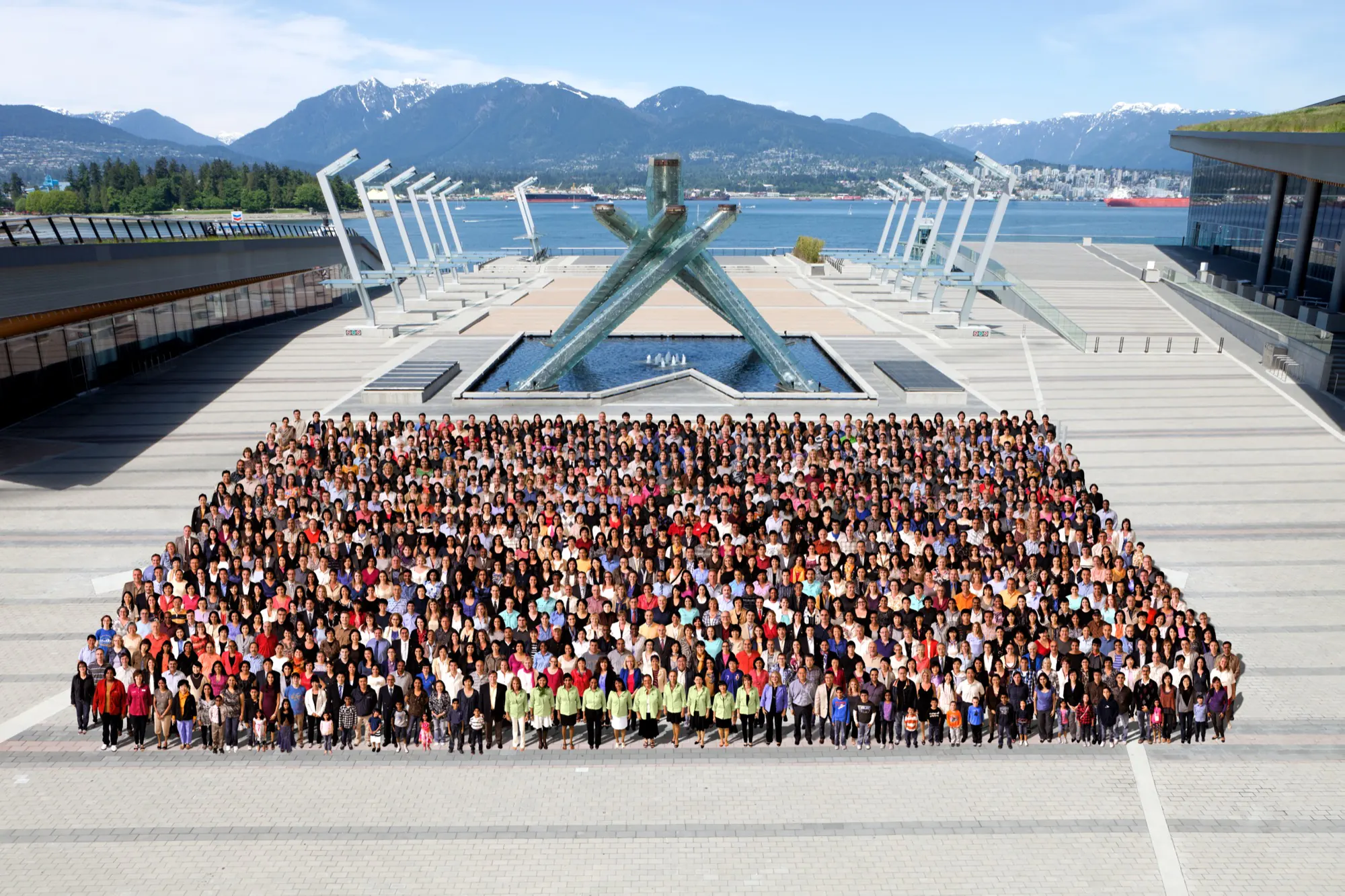 Kumon 2 Composite group photo of 2000 Kumon employees created from individual headshots